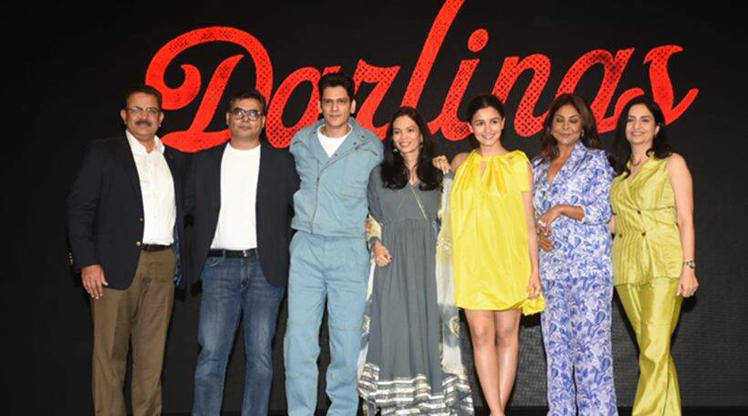 Slide 1 of 11: Mom-to-be Alia Bhatt made a stylish appearance at the trailer launch of her film Darlings in Mumbai. Scroll to see some inside photos. (Photo: Varinder Chawla)
