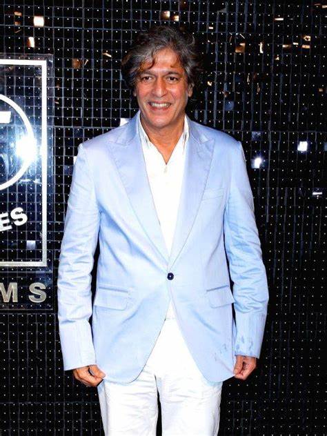 Alia Bhatt flaunts impeccable cuts in blue midi dress at Ranbir Kapoor ...